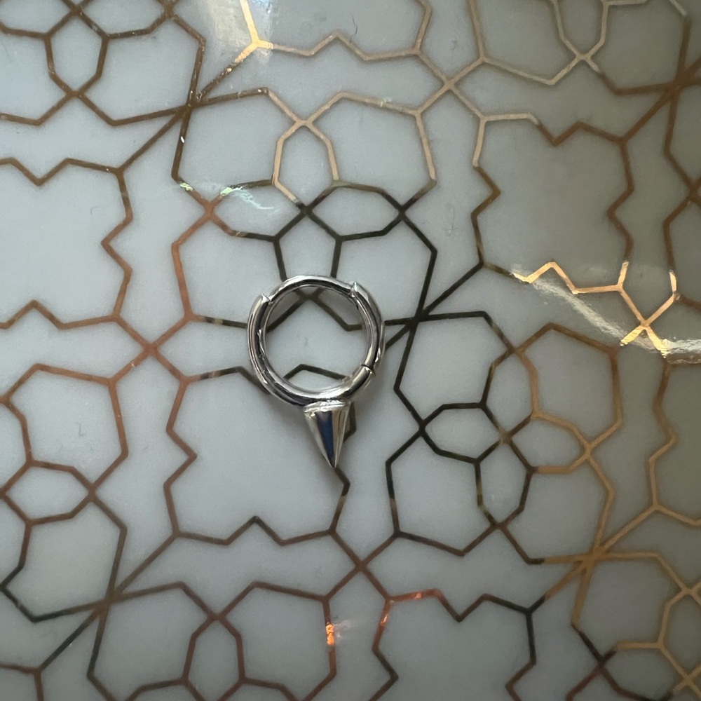Maria Tash 6.5 Non-Rotating Spike white gold